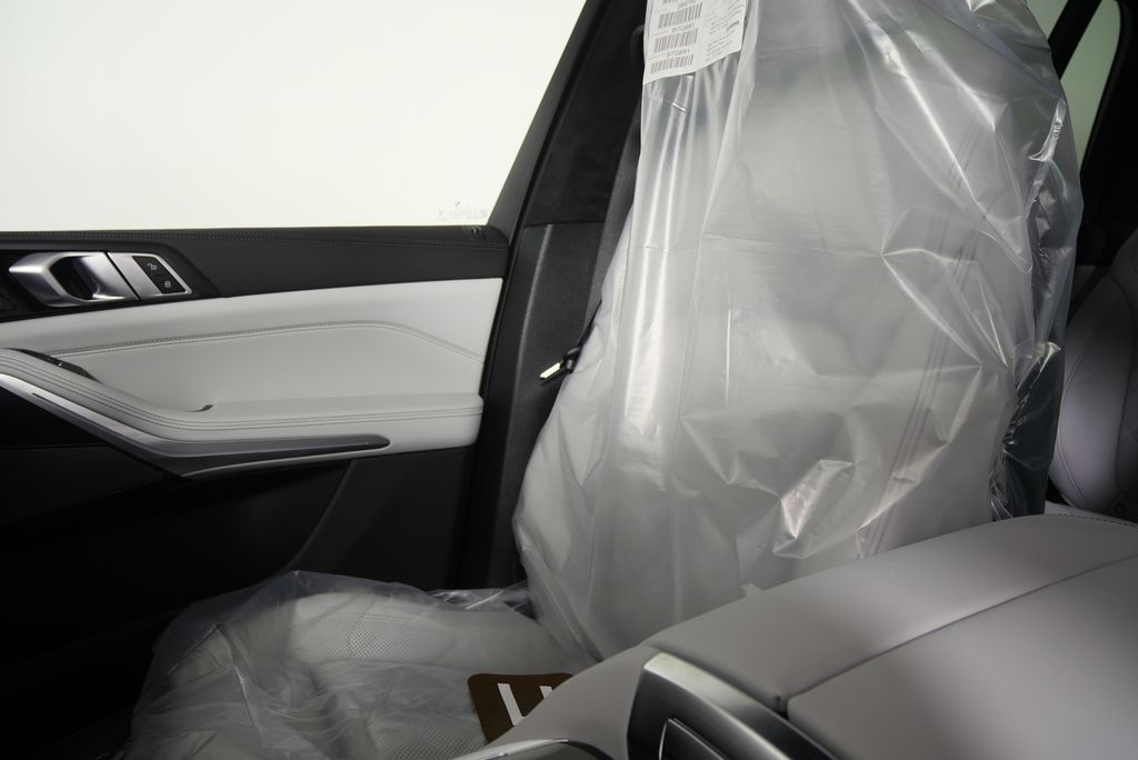 Thumbnail: 2026 BMW X7 - 25
