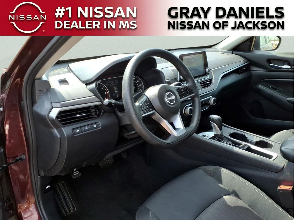 Used 2025 Nissan Altima Sedan