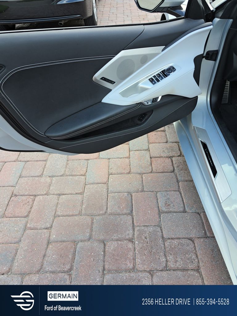 Used 2021 Silver Chevrolet Stingray image 2