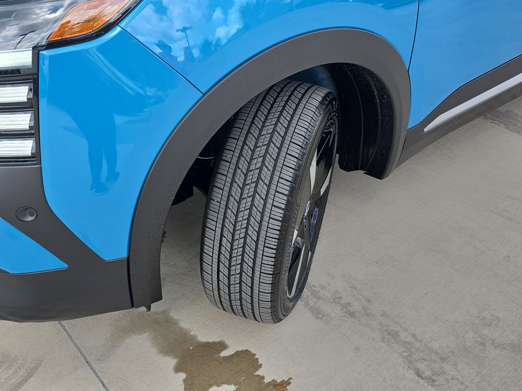 2025 Arctic Ice Blue Metallic/Super Black Nissan Kicks SR FWD SUV