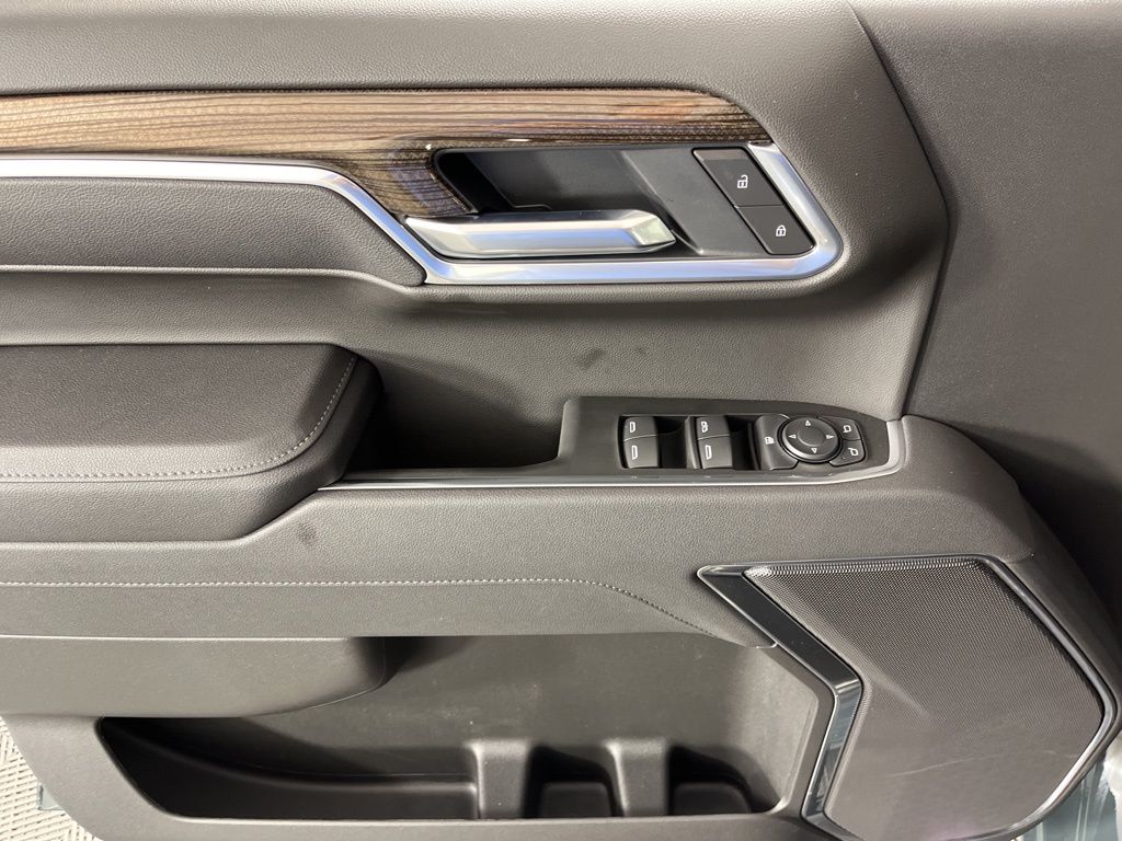 Thumbnail: 2026 Chevrolet Silverado 1500 - 26