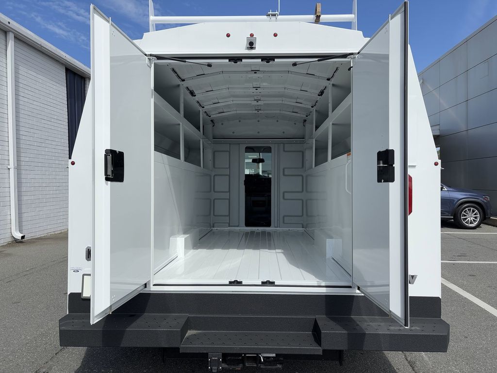 New 2025 Oxford White Ford E-350 SRW image 19
