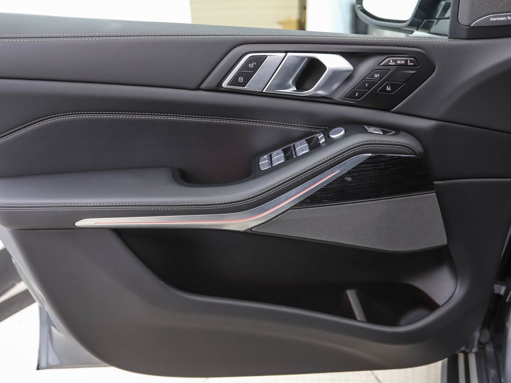 Thumbnail: 2025 BMW X7 - 9