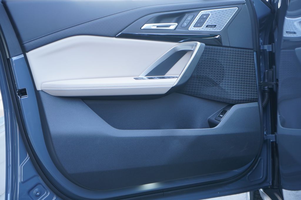 2025 BMW X2 xDrive28i 10