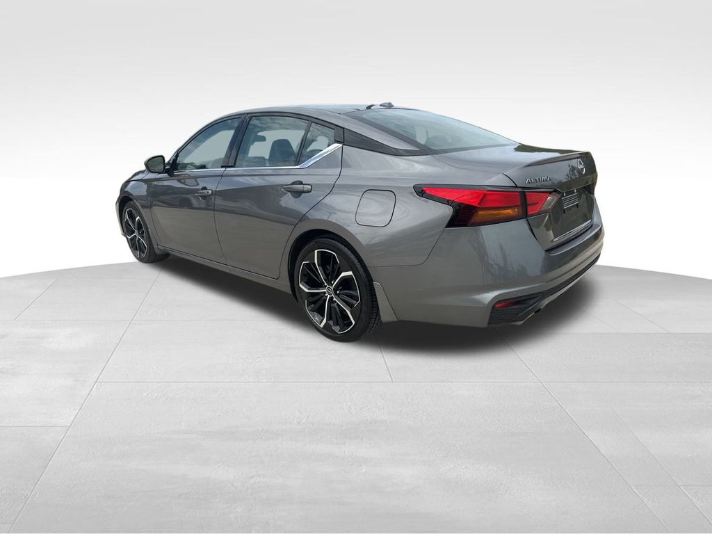 2024 Gun Metallic Nissan Altima 2.5 SR FWD Sedan