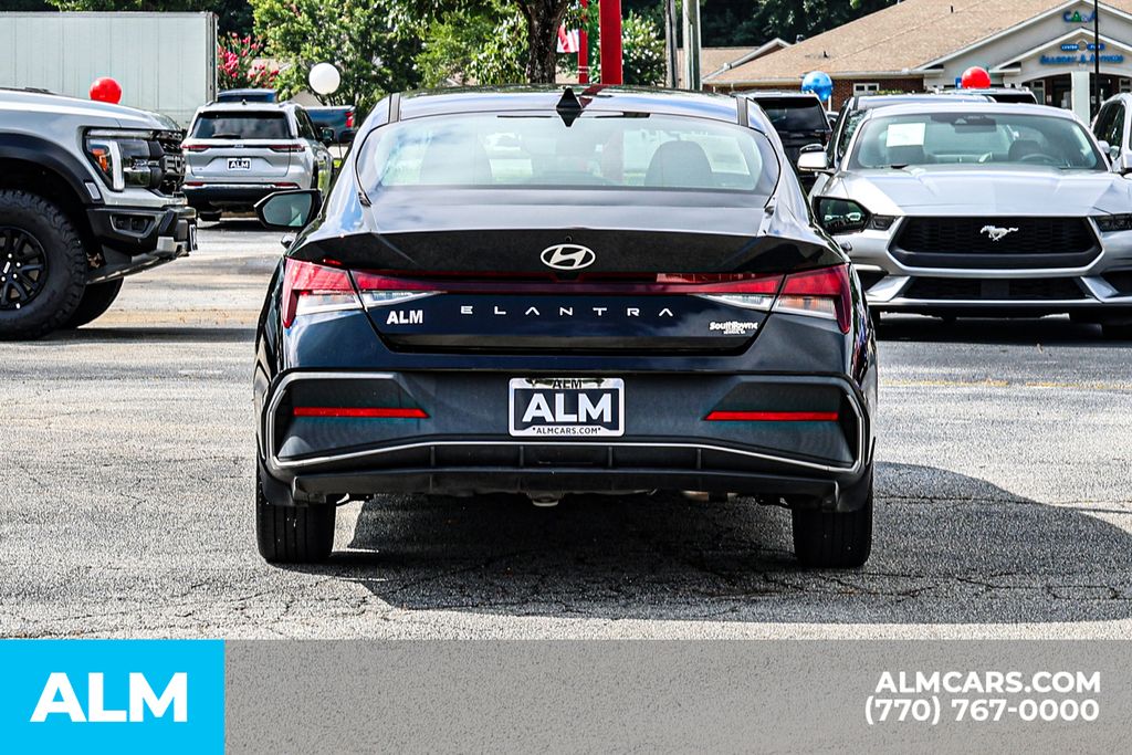 Used 2024 Black Hyundai SEL image 11