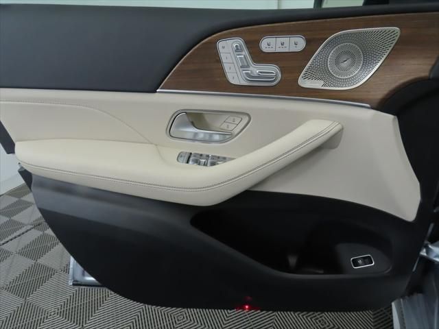 Thumbnail: 2026 Mercedes-Benz GLE - 26