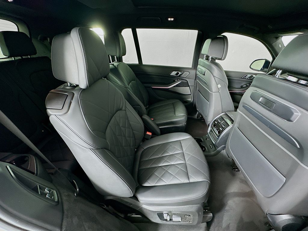 2023 BMW X7 xDrive40i 29