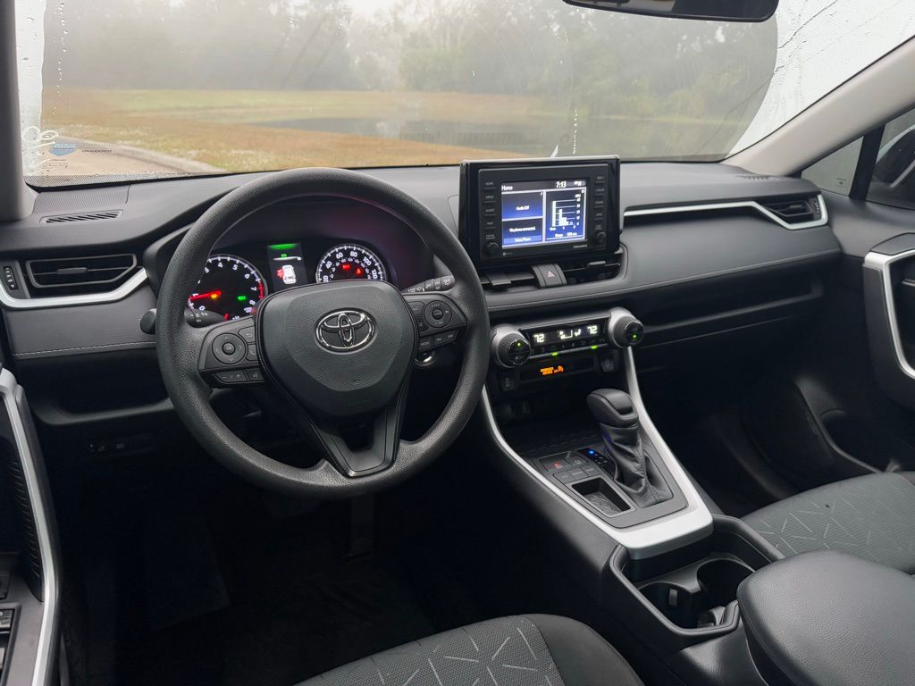 2021 Toyota RAV4 XLE 12