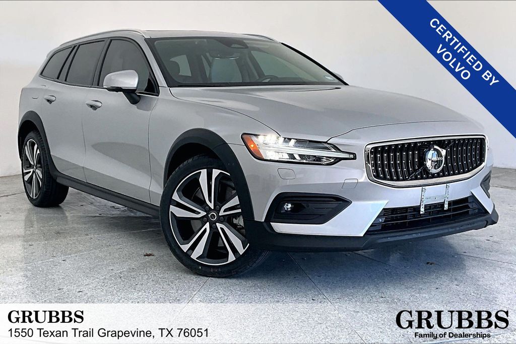 2024 Volvo V60 Cross Country B5 Plus AWD