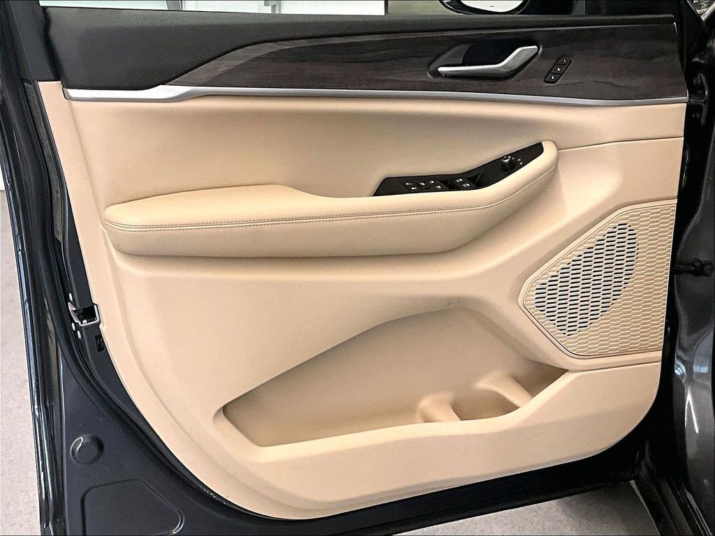 2024 Jeep Grand Cherokee — photo 9