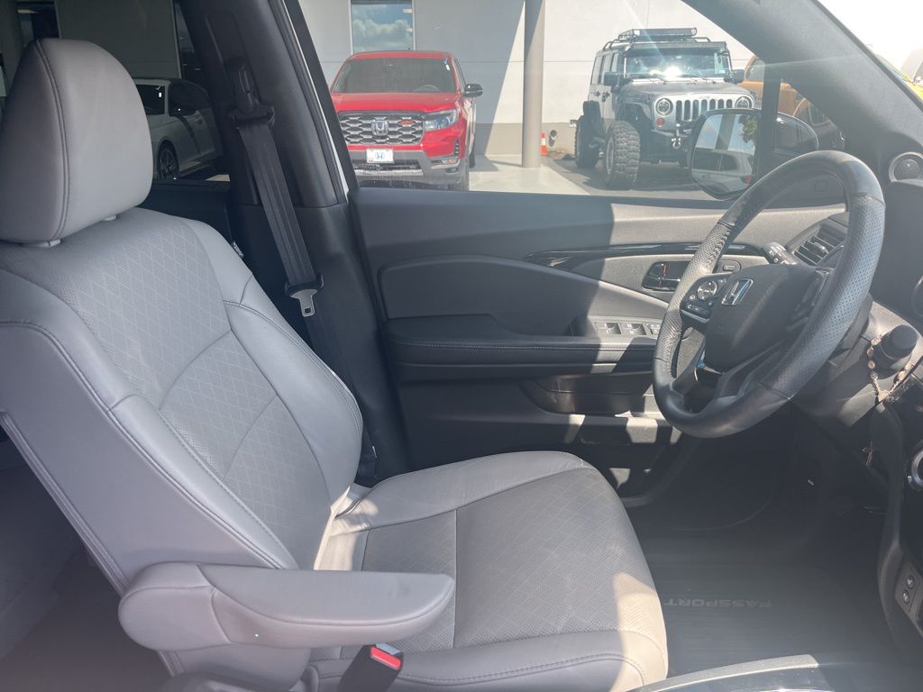 Thumbnail: 2023 Honda Passport - 4