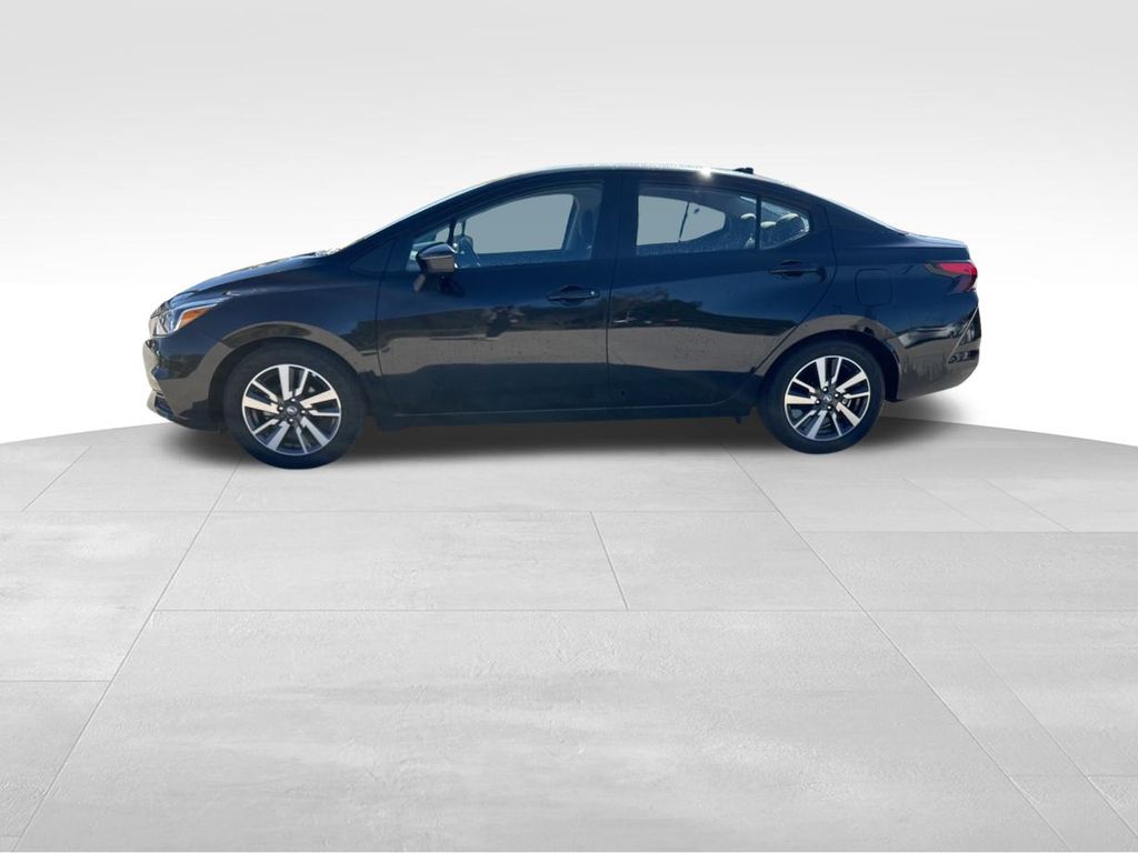 2021 Nissan Versa 1.6 SV 5