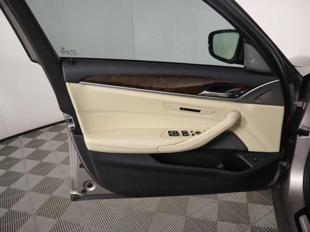 Thumbnail: 2017 BMW 5 Series - 25