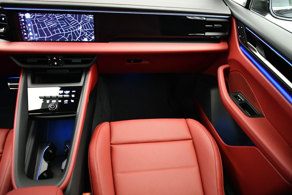 Thumbnail: 2025 Porsche Macan - 24