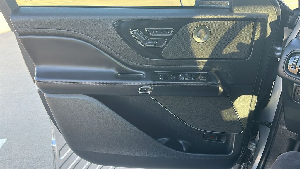 2023 Lincoln Aviator Reserve Silver at Gullo Toyota