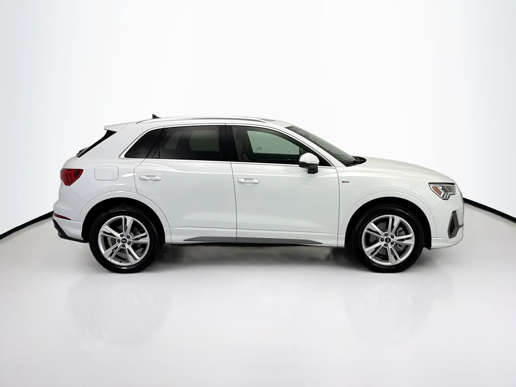 Thumbnail: 2022 Audi Q3 - 4