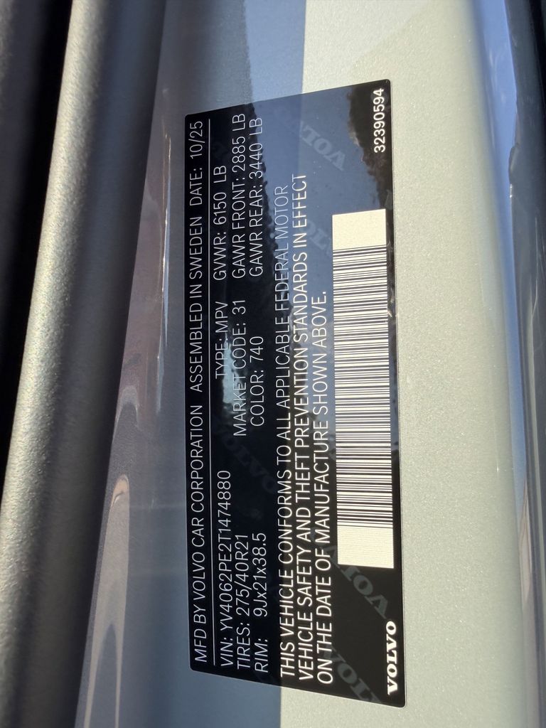 New 2026 Vapour Gray Volvo B6 Plus 7-Seater image 31