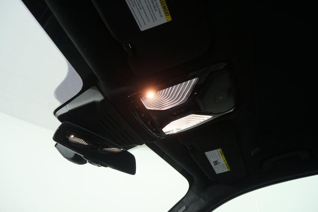 Thumbnail: 2026 BMW X7 - 21