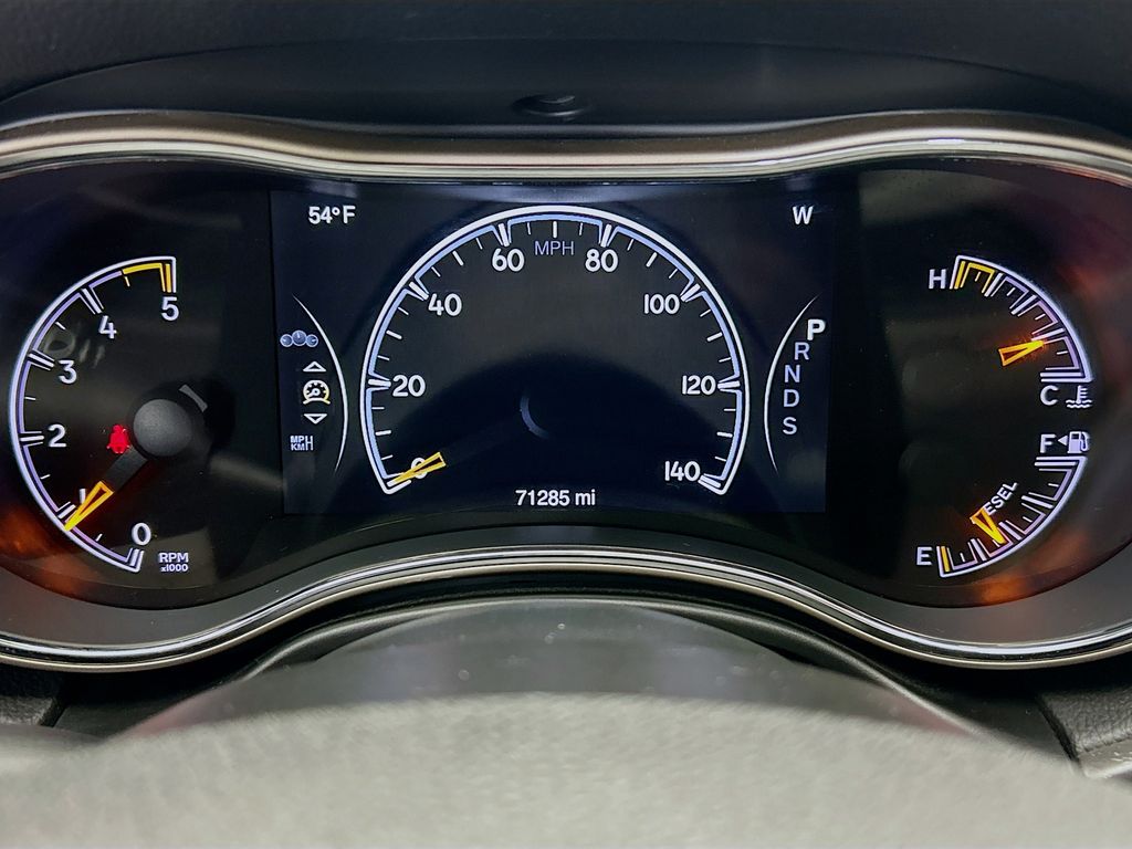 Thumbnail: 2015 Jeep Grand Cherokee - 32