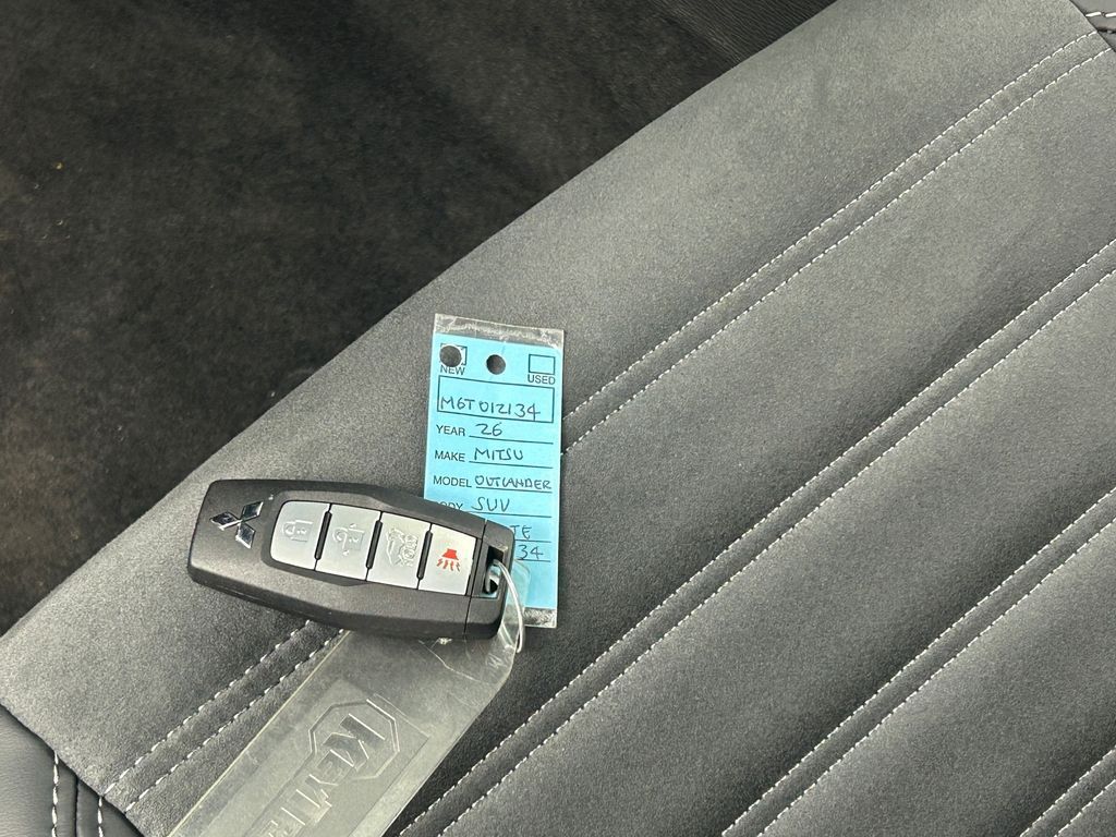 New 2026 Diamond White Mitsubishi SE image 49