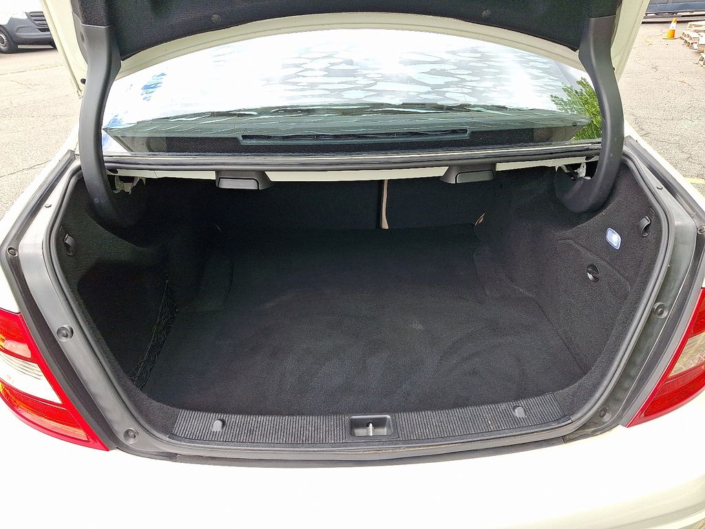 2011 Mercedes-Benz C-Class C 300 29