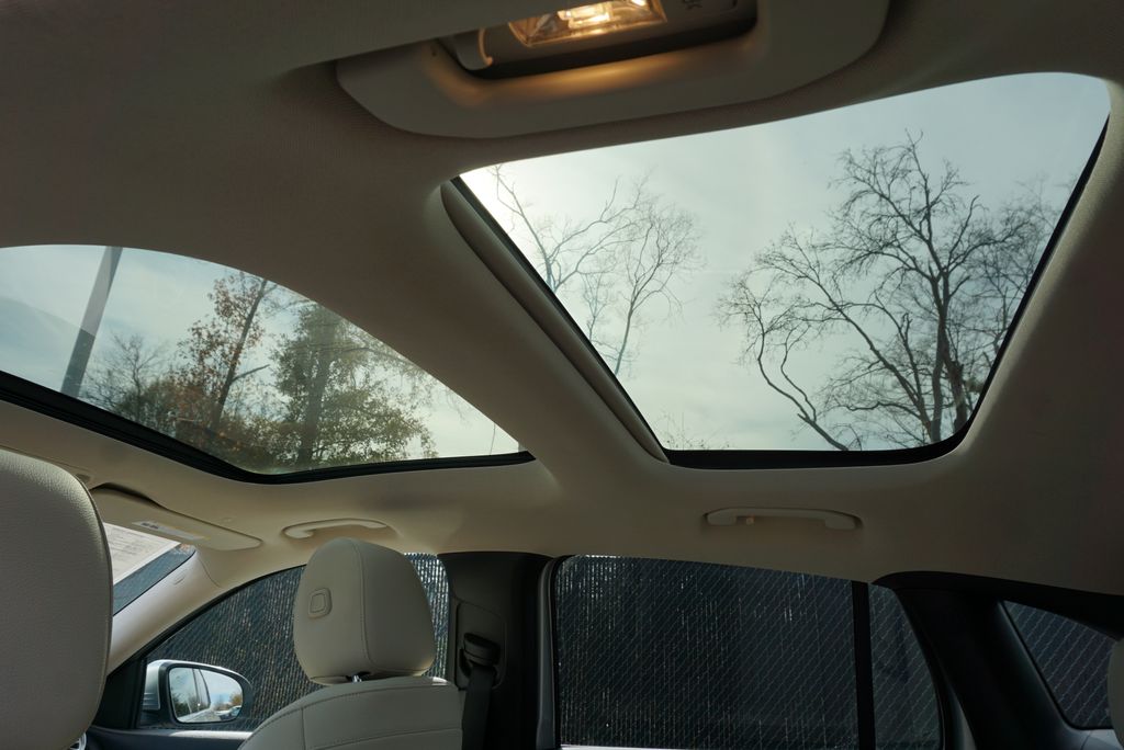 Thumbnail: 2021 Mercedes-Benz GLA - 16