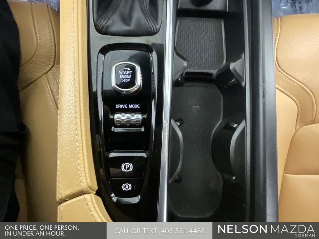 Used 2018 Black Volvo T6 AWD image 39