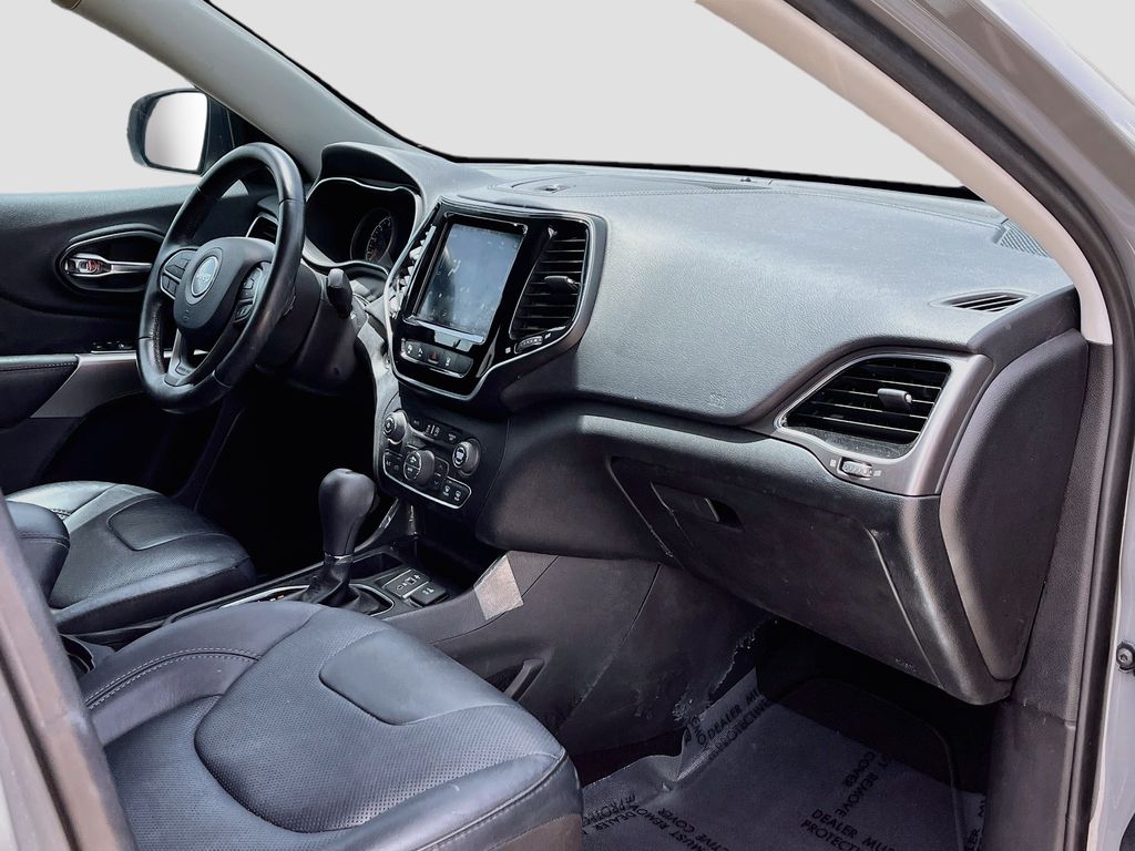 Used 2019 Gray Jeep Limited image 29
