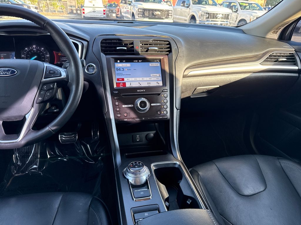 2017 Ford Fusion Hybrid Titanium photo 4