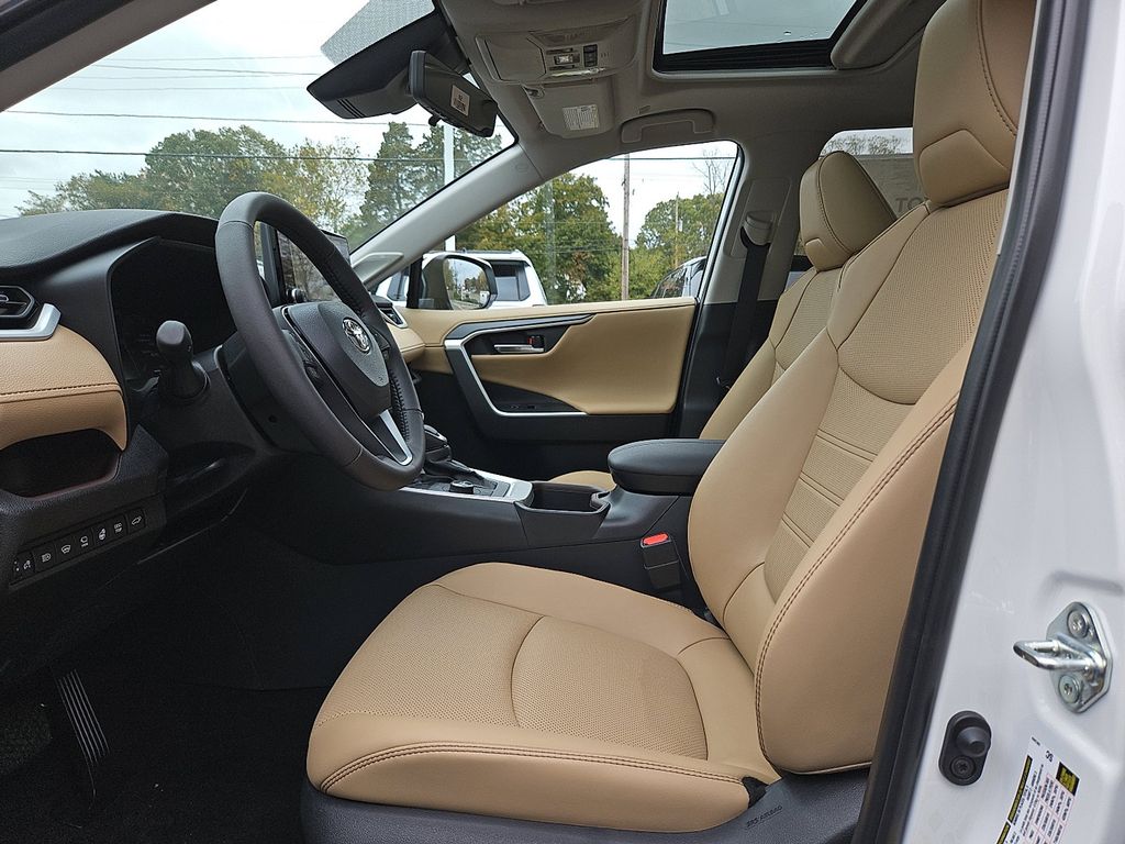 Thumbnail: 2025 Toyota RAV4 - 11