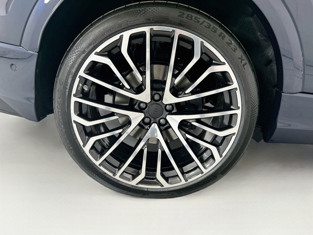 Thumbnail: 2026 Audi SQ8 - 32