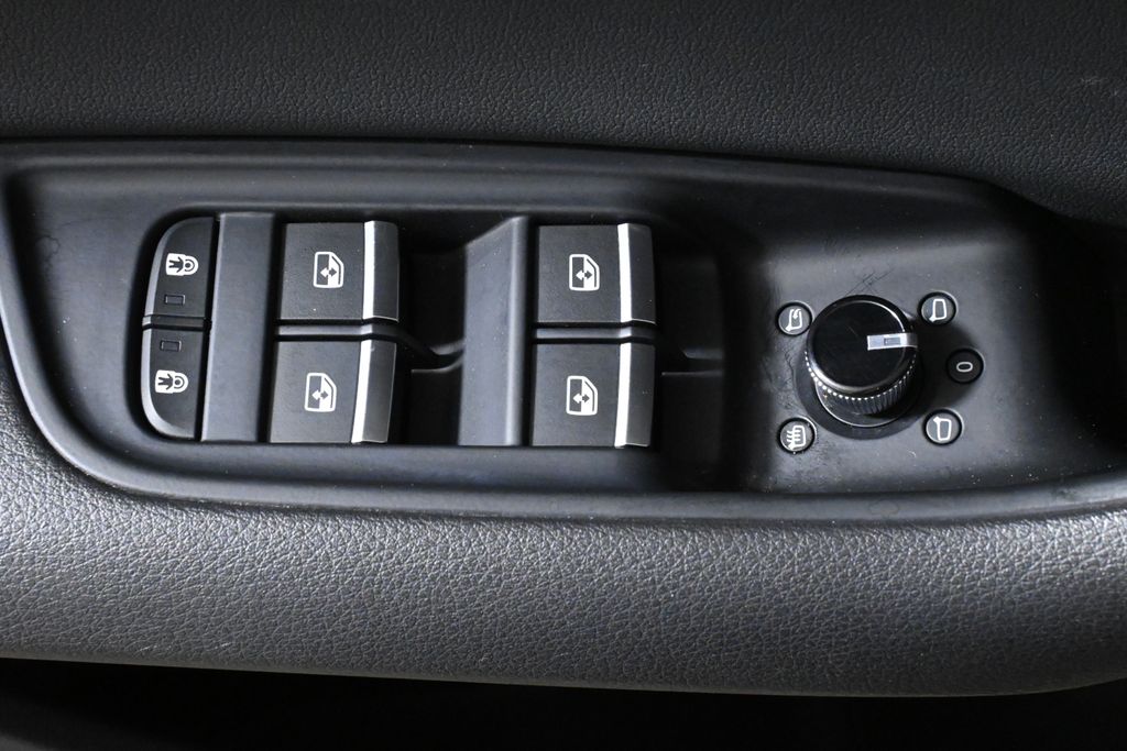 Thumbnail: 2021 Audi Q8 - 28