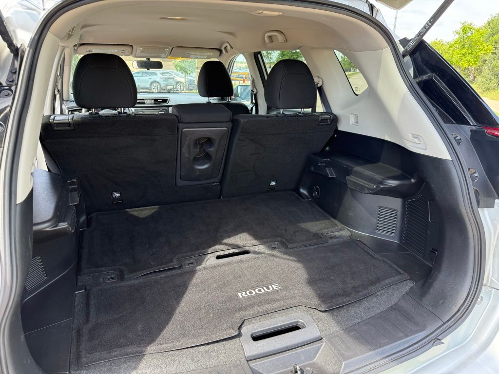 Thumbnail: 2017 Nissan Rogue - 28