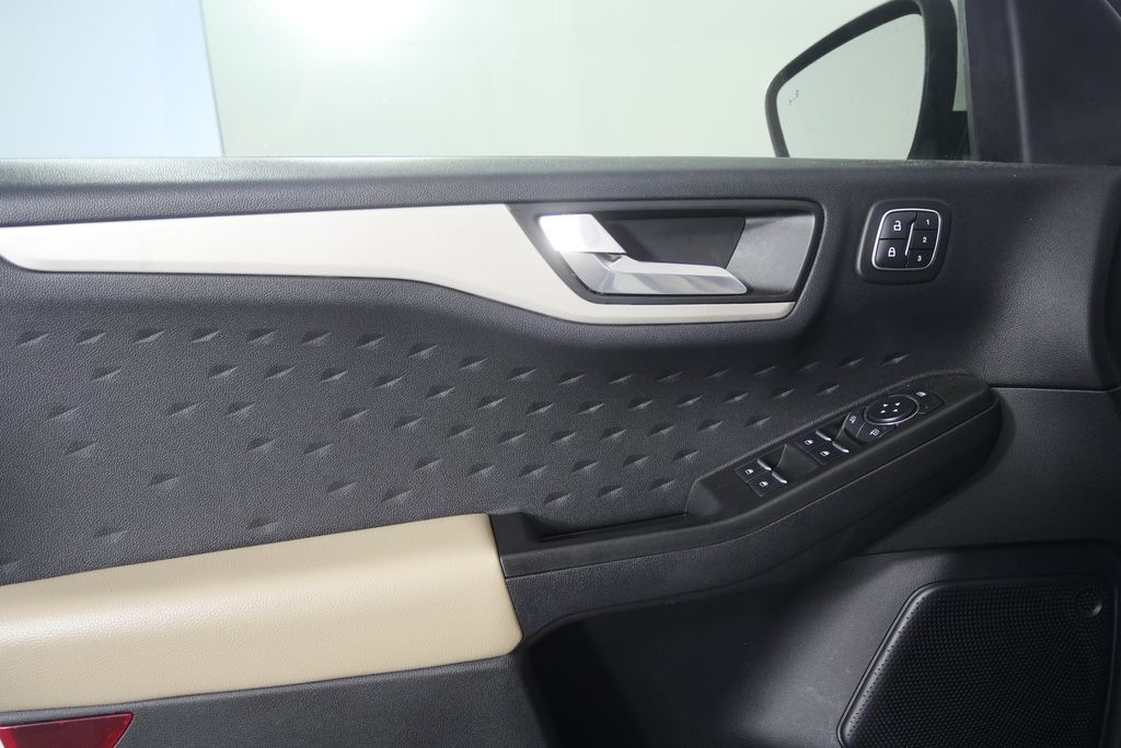 Thumbnail: 2020 Ford Escape - 8