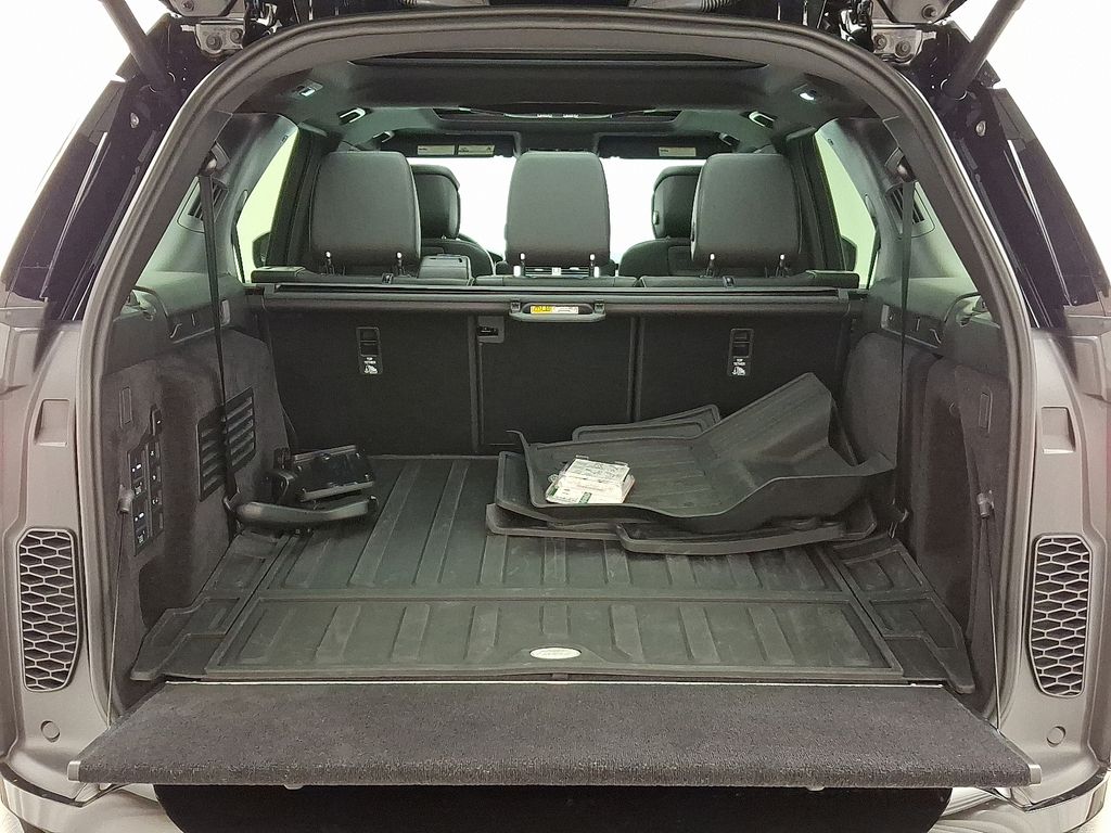 2024 Land Rover Discovery Dynamic SE 28