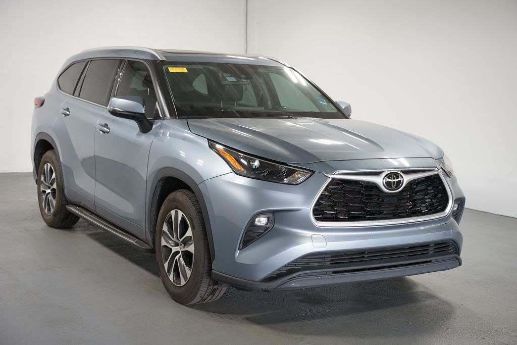 Thumbnail: 2022 Toyota Highlander - 3