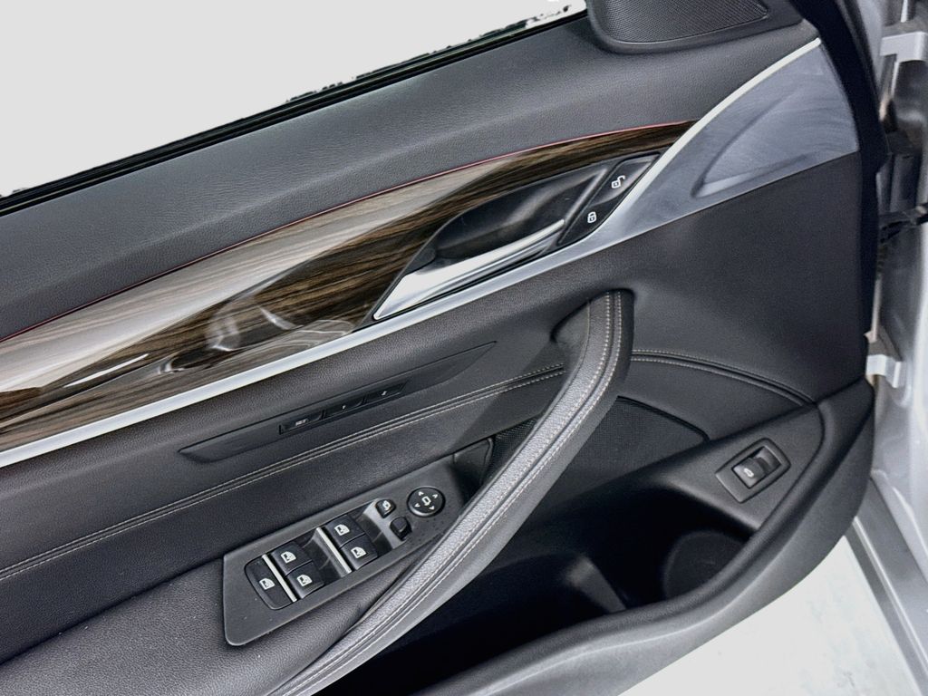 Thumbnail: 2021 BMW 5 Series - 23
