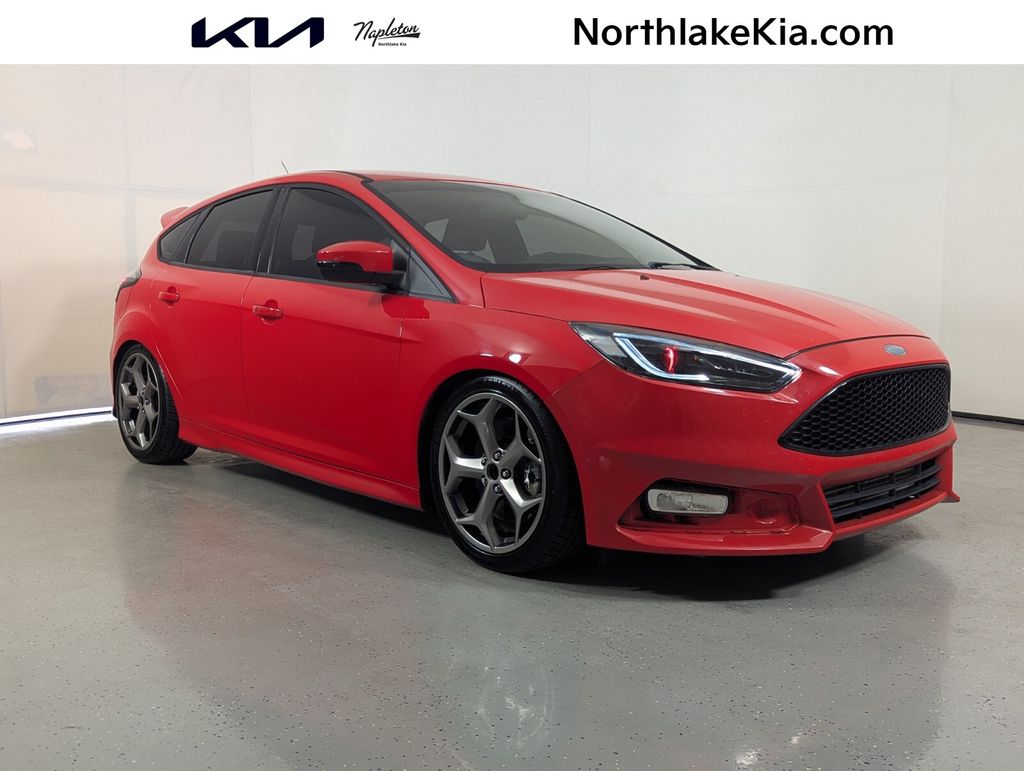 Race Red 2015 Ford Focus Hatchback Front-Wheel Drive 6-Speed Manual