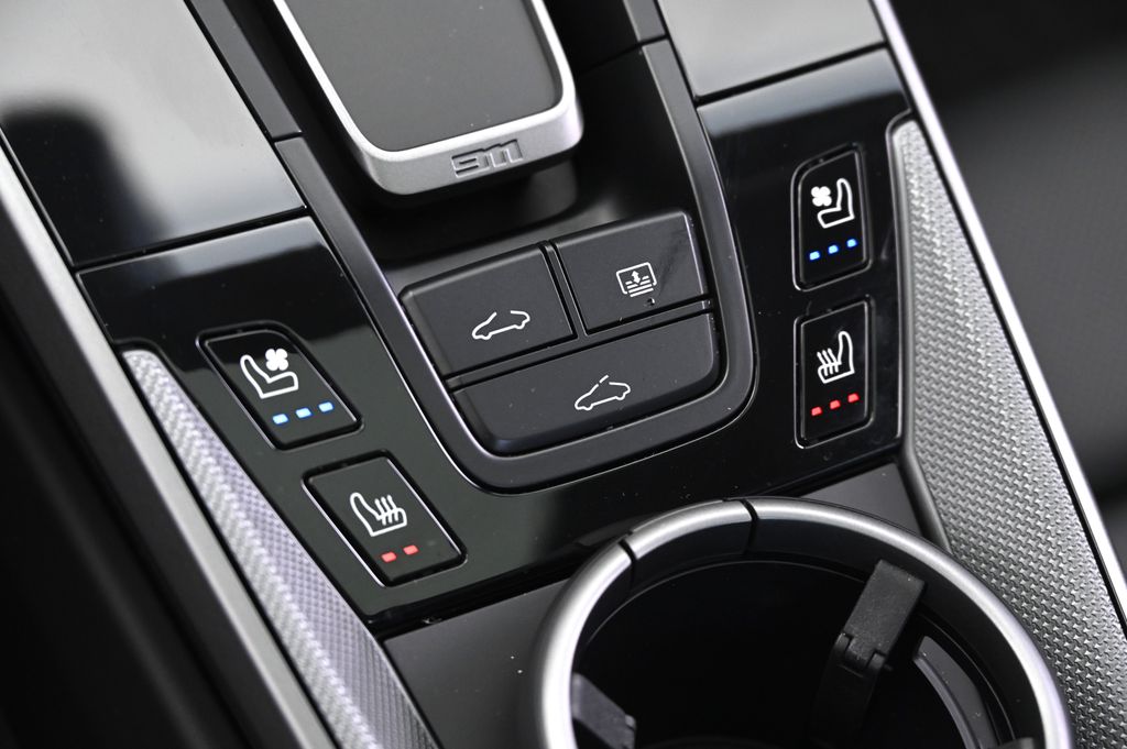 Thumbnail: 2024 Porsche 911 - 32