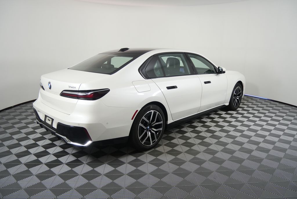 Thumbnail: 2024 BMW 7 Series - 3