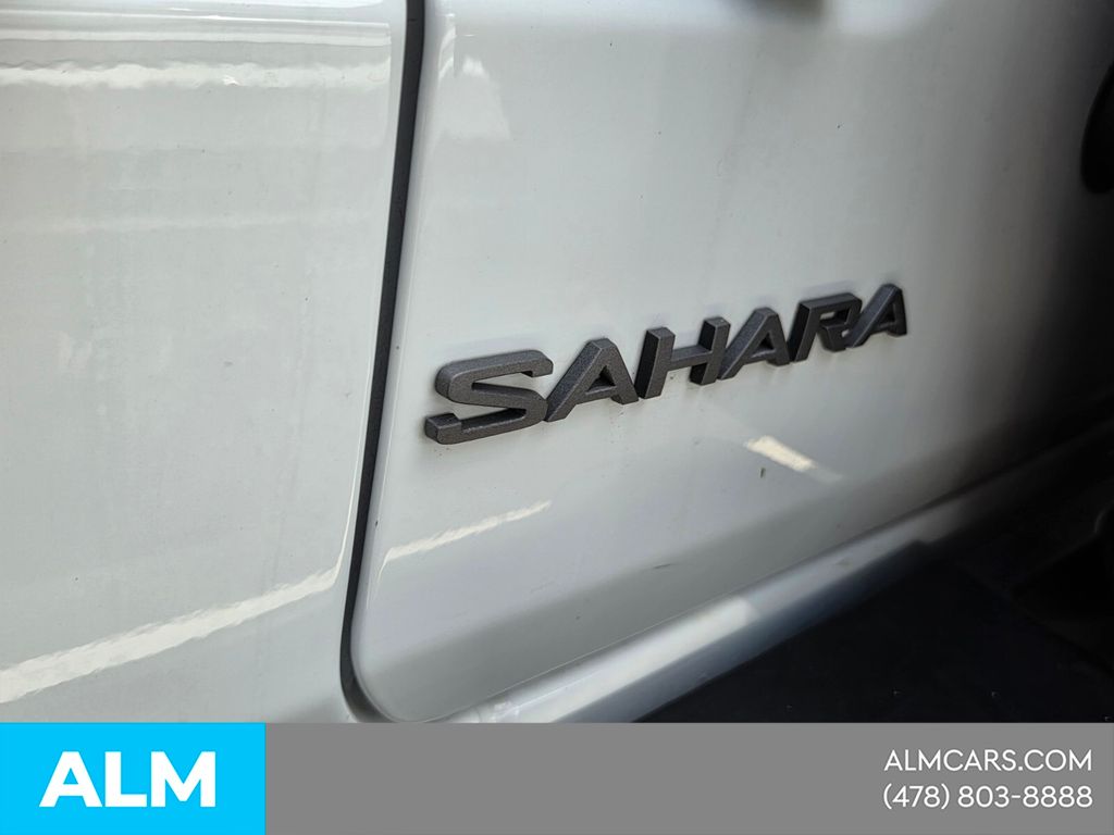 Used 2025 White Jeep Sahara image 12