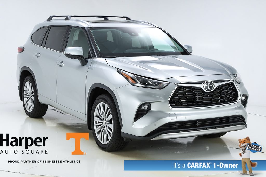 Celestial Silver Metallic 2024 Toyota Highlander Platinum FWD SUV / Crossover Front-Wheel Drive 8-Speed Automatic