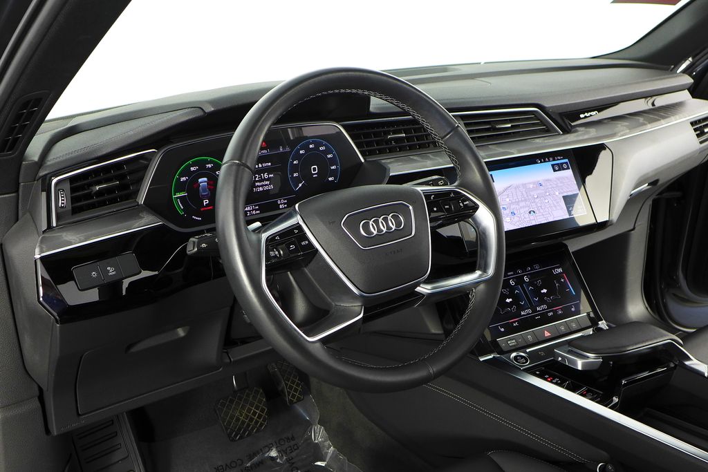Thumbnail: 2022 Audi e-tron - 31