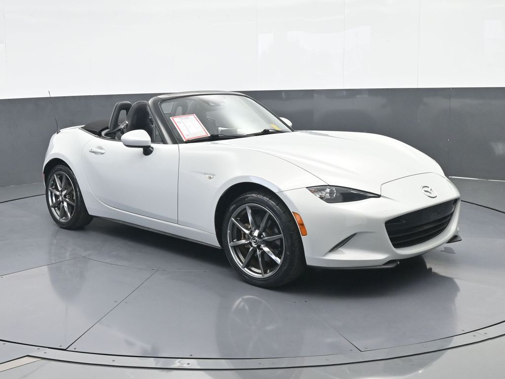 Used 2016 Ceramic Metallic Mazda Grand Touring image 8