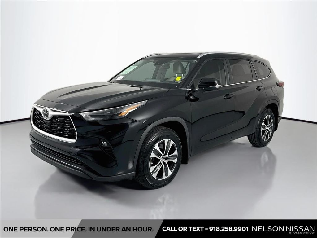 Midnight Black Metallic 2024 Toyota Highlander SUV / Crossover Front-Wheel Drive 8-Speed Automatic