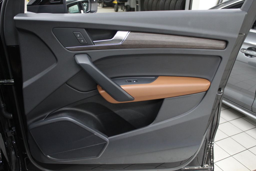 Thumbnail: 2025 Audi Q5 - 30