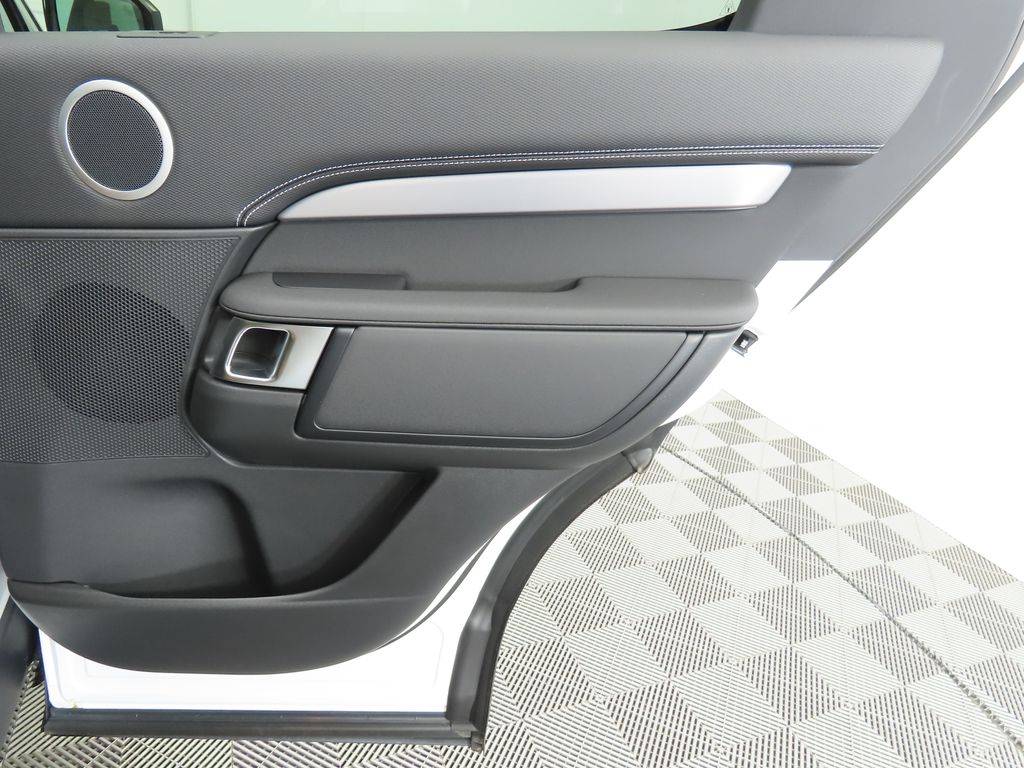 Thumbnail: 2026 Land Rover Discovery - 27