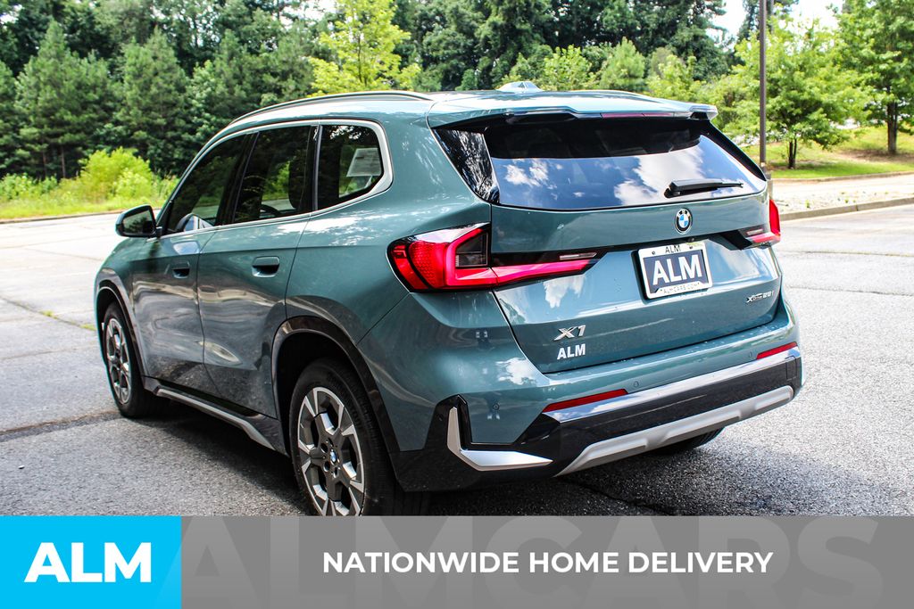 Used 2023 Green BMW xDrive28i image 5