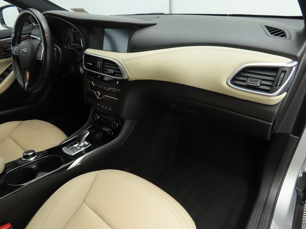 Thumbnail: 2018 INFINITI QX30 - 17